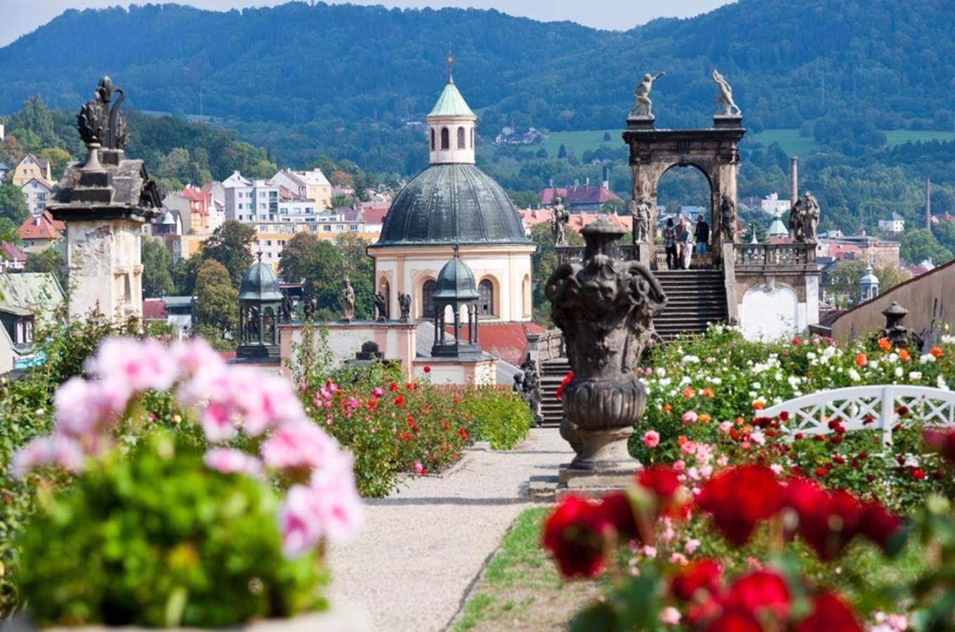 Pod Chlumem - Utulny Byt V Blizkosti Centra Decin Buitenkant foto