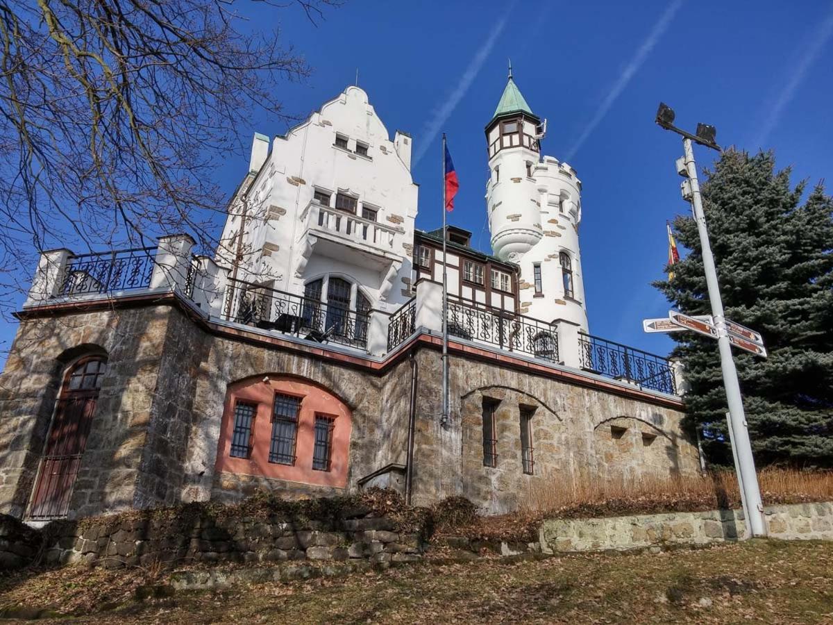 Pod Chlumem - Utulny Byt V Blizkosti Centra Decin Buitenkant foto